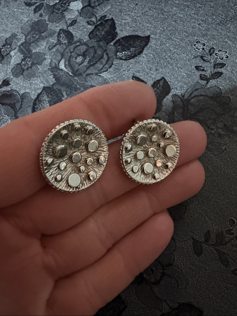 VINTAGE TEXTURED AND POLISHED DOT ACCENTS SILVER-TONE ROUND CLIP-ON EARRINGS